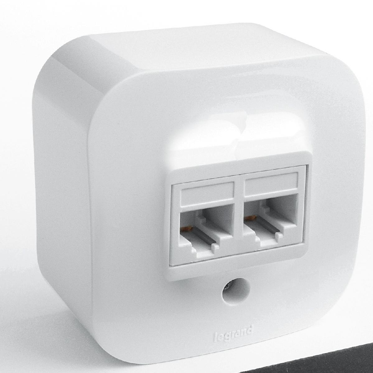 Legrand  Quteo  Белый Розетка RJ11+RJ45 кат. 5 UTP открытая установка 782221